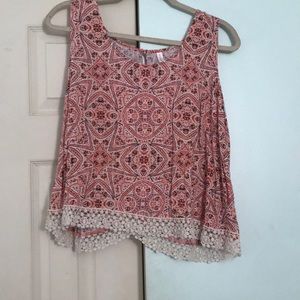 Patterned tank